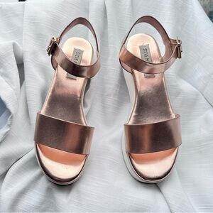 Steve Madden “ delight” Metallic Rose Women's Sandals 7
